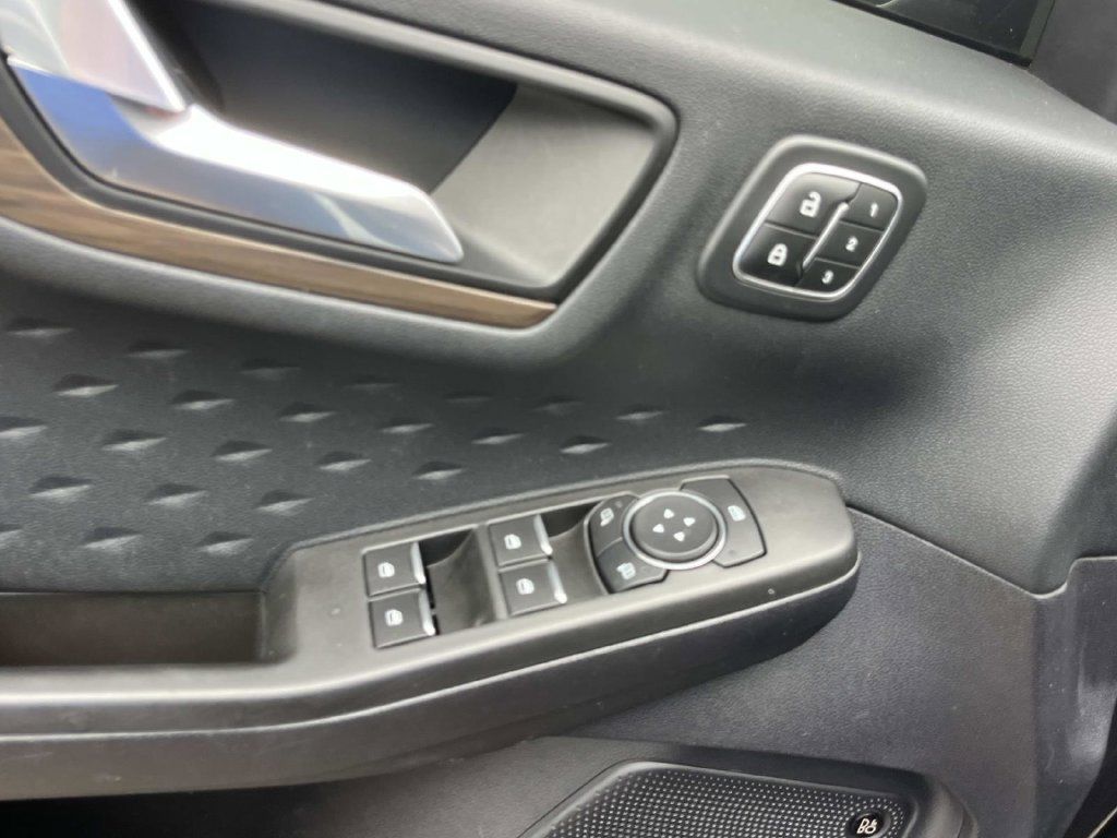 Used 2020 Ford Escape Titanium AWD/4WD image 30