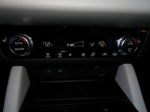 New 2025 Mitsubishi Outlander SE image 23