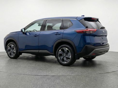 Used 2025 Nissan Rogue SV image 6