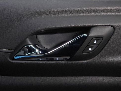 Used 2020 GMC Acadia SLE image 16