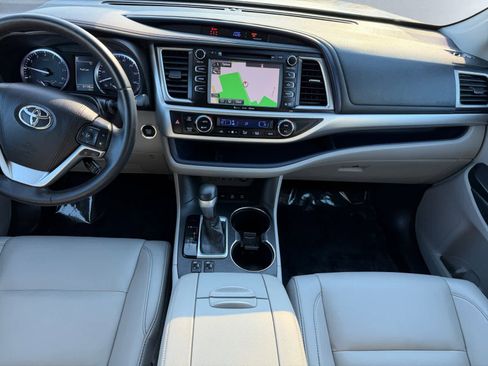 Used 2019 Toyota Highlander XLE image 16