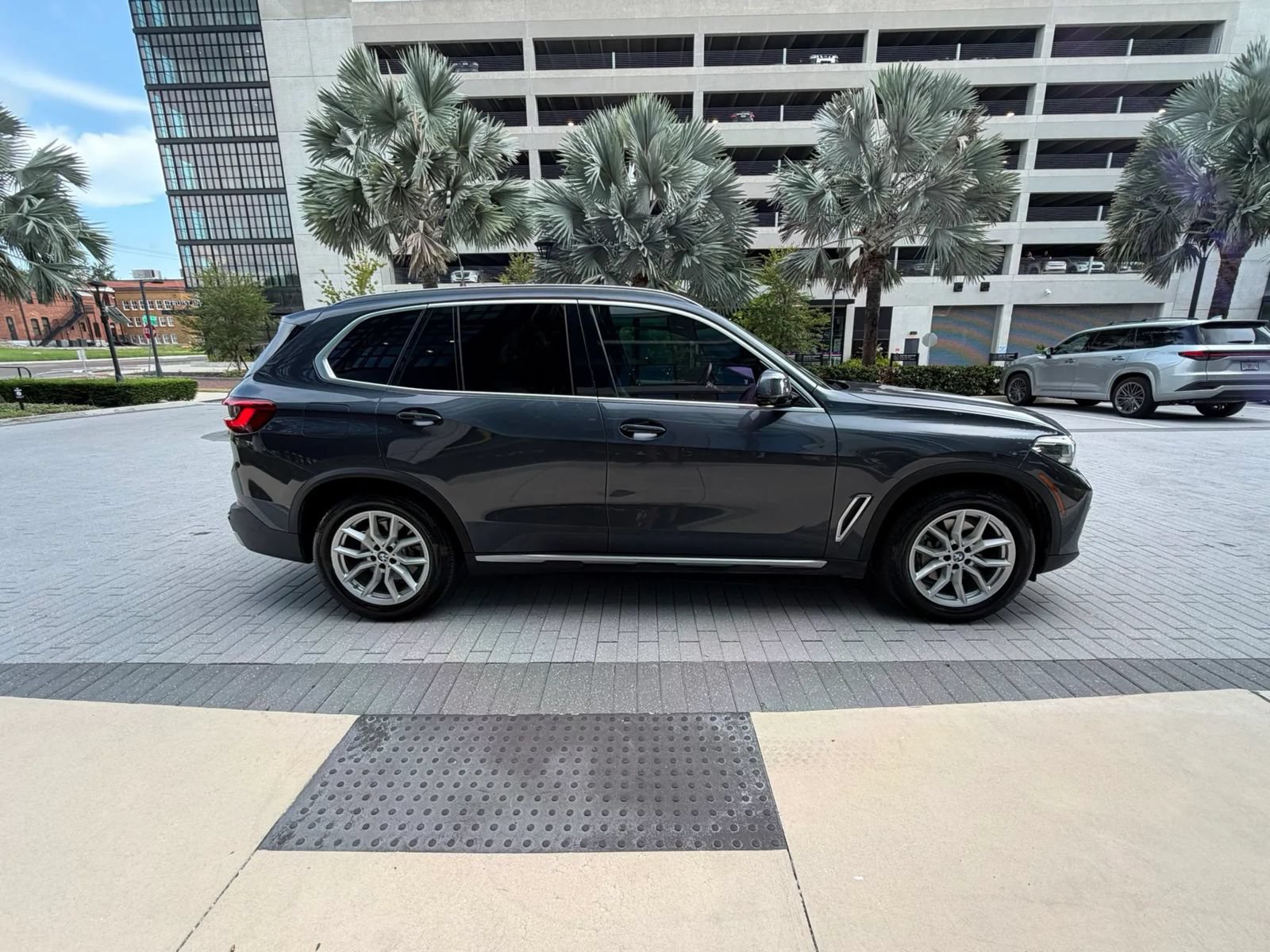 Used 2019 BMW X5 xDrive40i w/ Premium Package 2 AWD/4WD image 6