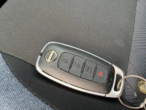 Used 2025 Nissan Versa SV FWD image 22
