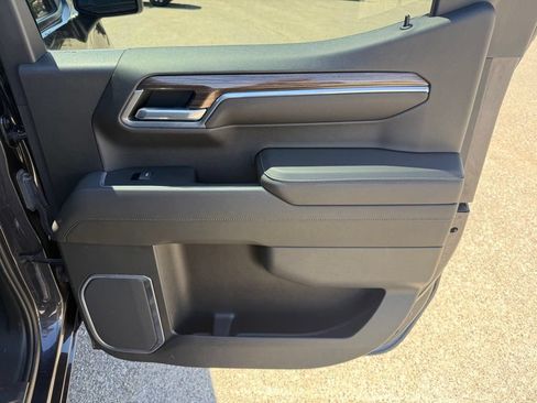 Used 2022 Chevrolet Silverado 1500 LT AWD/4WD image 18