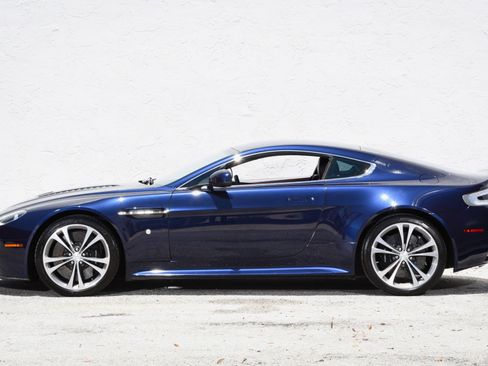 Used 2011 Aston Martin V12 Vantage Coupe RWD image 13