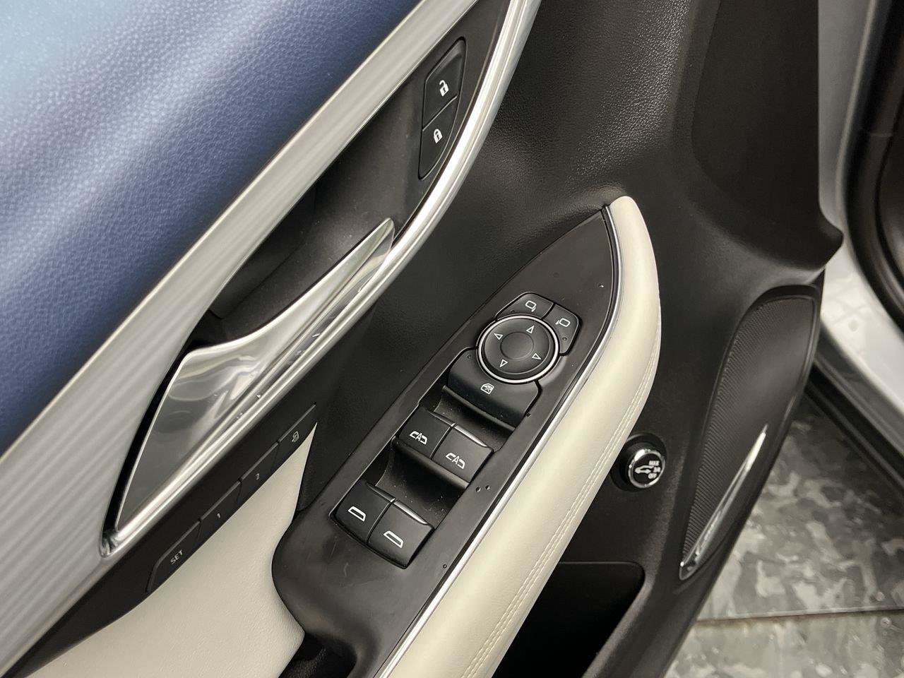 Used 2025 Buick Envision Avenir AWD/4WD image 9