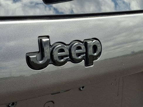 Used 2020 Jeep Cherokee Latitude Plus FWD image 28