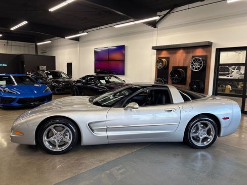 Used 2004 Chevrolet Corvette Coupe w/ Preferred Equipment Group image 3