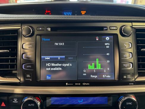 Used 2018 Toyota Highlander Limited Platinum FWD image 24