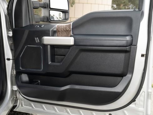 Used 2019 Ford F350 Lariat image 53