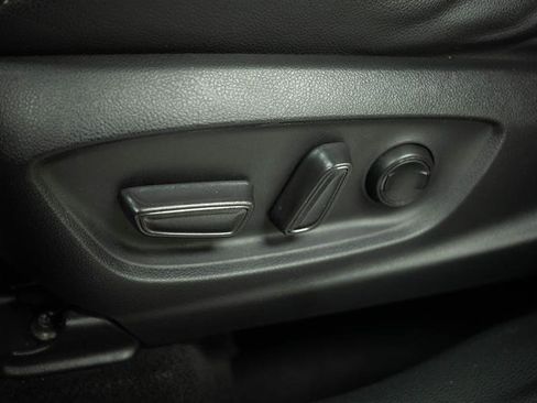 Used 2023 Toyota Corolla Cross XLE w/ Convenience Package FWD image 12