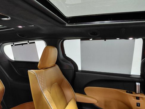 Certified 2021 Chrysler Pacifica Pinnacle AWD/4WD image 31