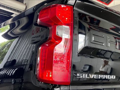 Used 2025 Chevrolet Silverado 1500 LT RWD image 17