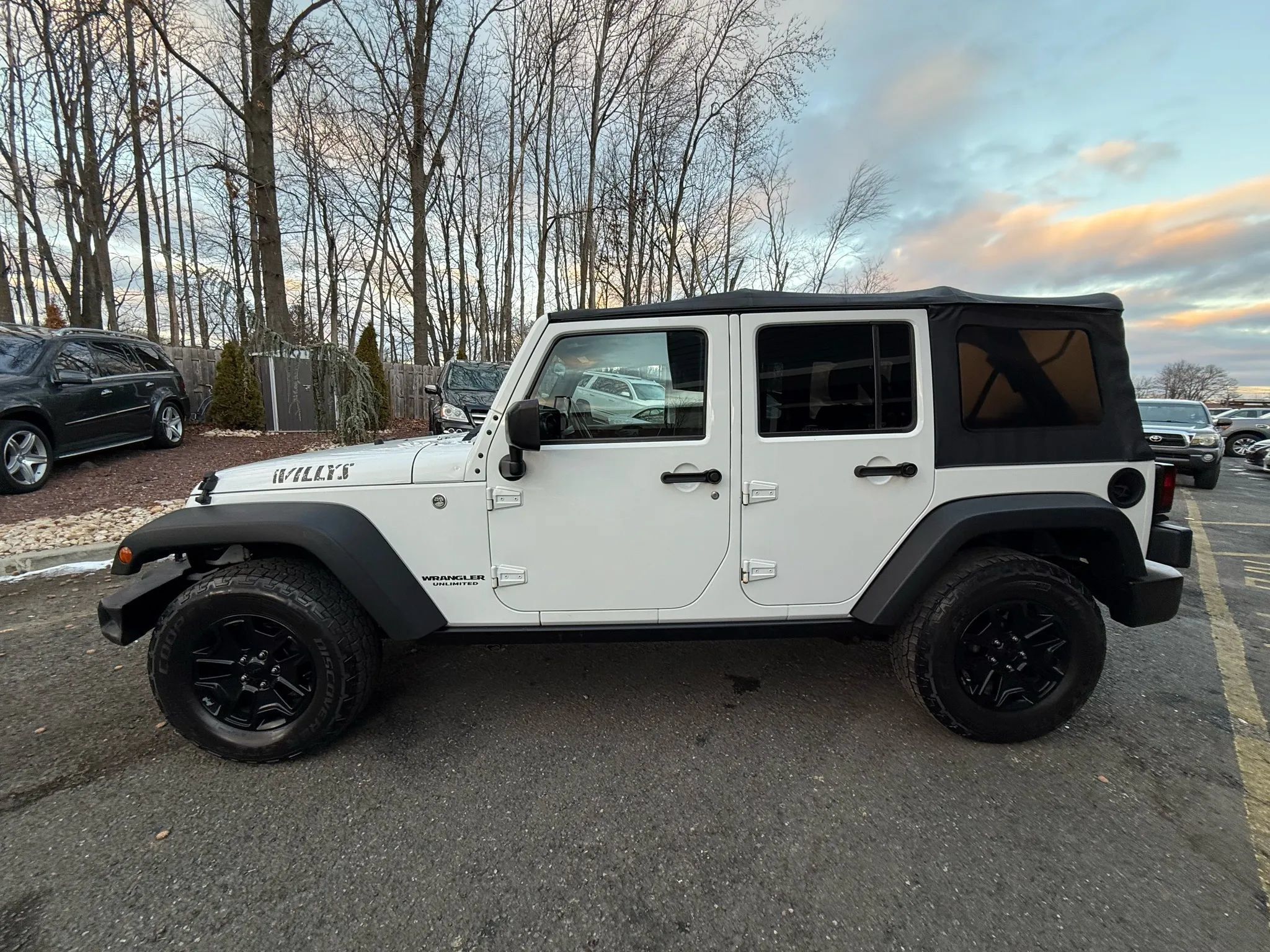 Used 2017 Jeep Wrangler Unlimited Sport AWD/4WD image 3