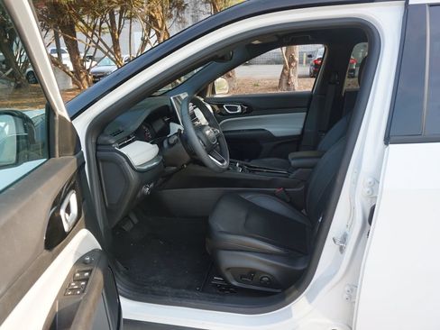 Used 2023 Jeep Compass Limited AWD/4WD image 2