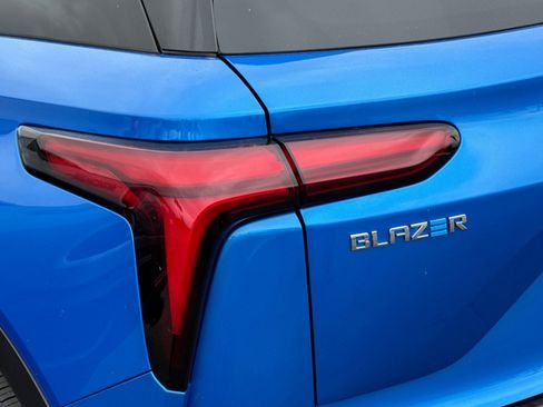 New 2025 Chevrolet Blazer EV LT image 26