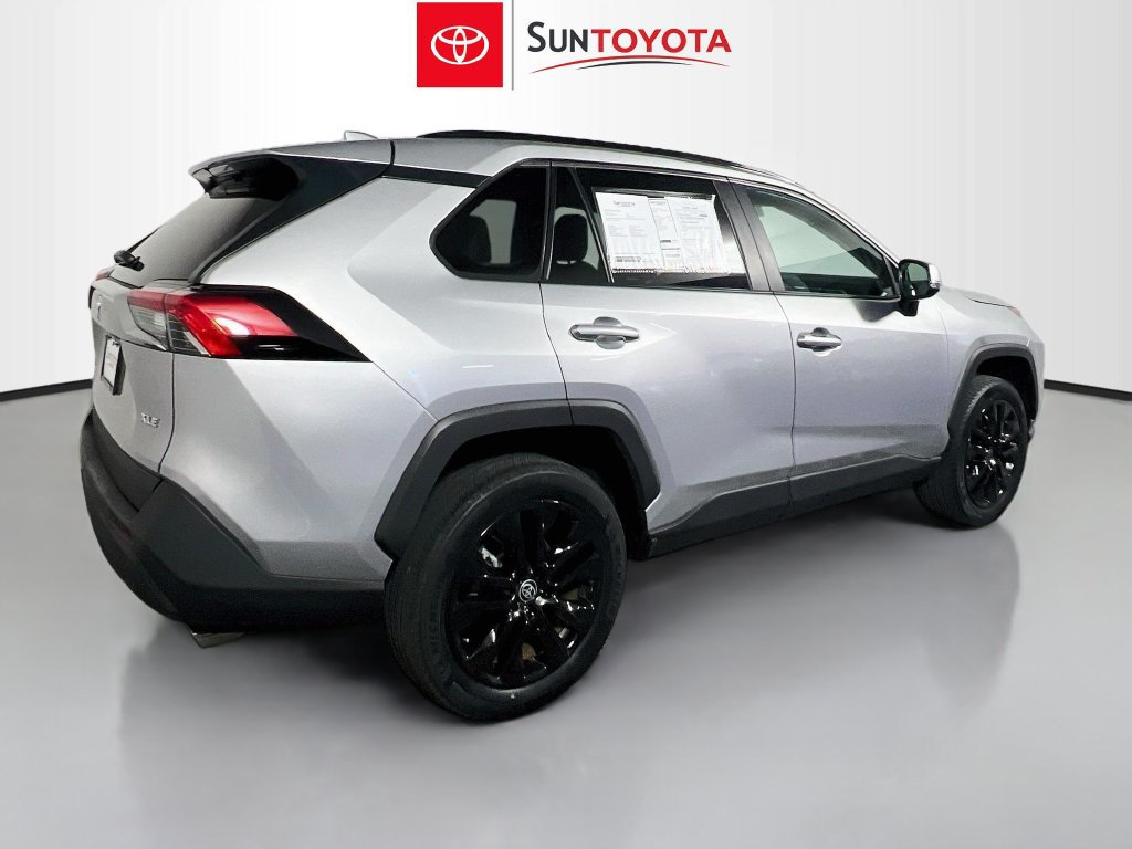 Used 2022 Toyota RAV4 XLE Premium FWD image 4
