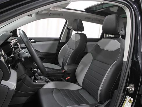 Used 2023 Volkswagen Taos SEL image 5