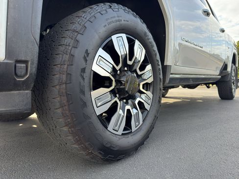 Used 2024 GMC Sierra 3500 Denali w/ Denali Reserve Package AWD/4WD image 18