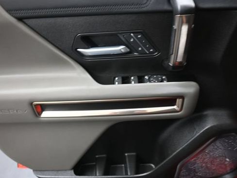 Used 2025 GMC Hummer EV 3X w/ LPO, Illumination Package AWD/4WD image 13