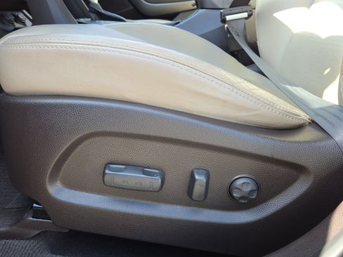 Used 2014 Hyundai Santa Fe GLS image 18