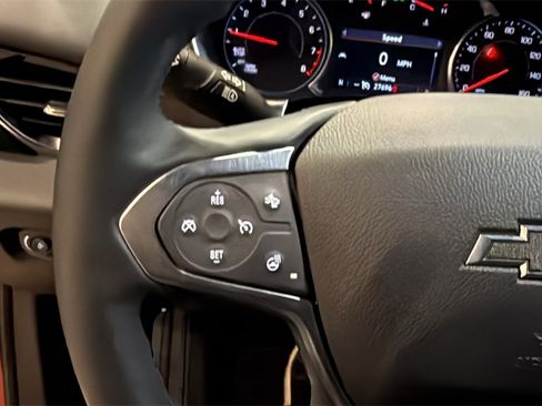 Used 2023 Chevrolet Traverse RS image 33