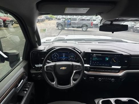 Used 2025 Chevrolet Silverado 2500 LT AWD/4WD image 40