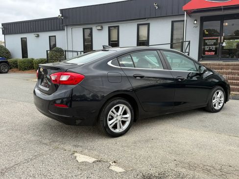 Used 2017 Chevrolet Cruze LT image 7