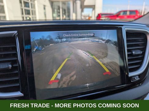 Used 2024 Chrysler Pacifica Touring-L image 3