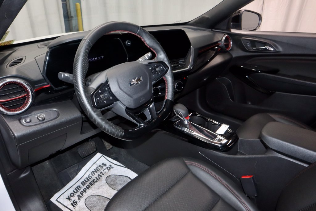 Used 2025 Chevrolet Trax RS FWD image 20
