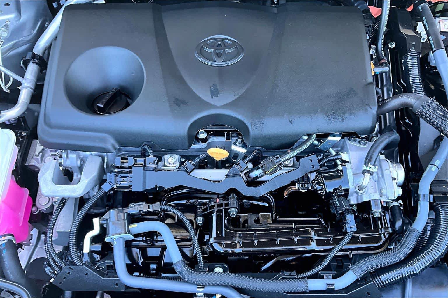 Used 2022 Toyota RAV4 XLE AWD/4WD image 32