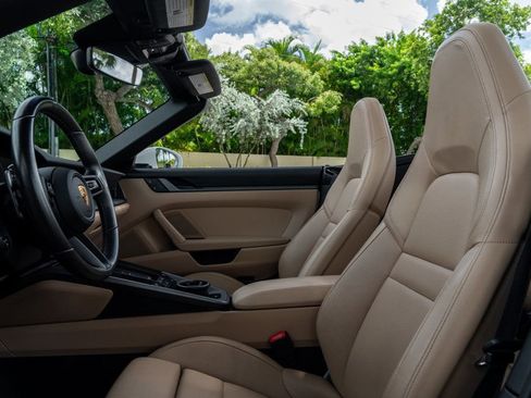 Used 2022 Porsche 911 Carrera image 14