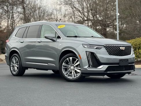 Used 2023 Cadillac XT6 Premium Luxury image 2