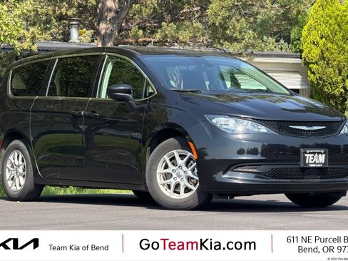 Used 2023 Chrysler Voyager LX FWD image 1