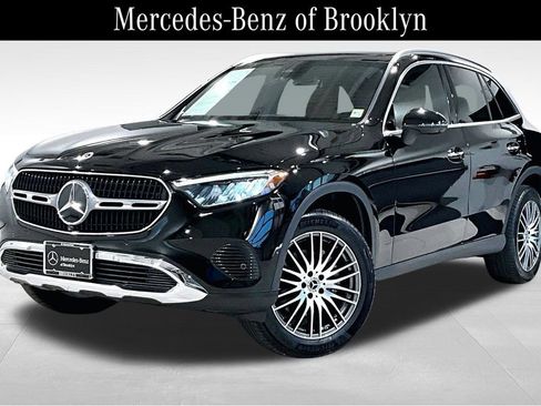Used 2023 Mercedes-Benz GLC 300 4MATIC image 2