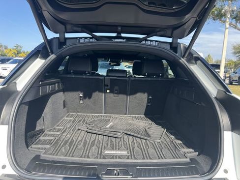 Used 2022 Land Rover Range Rover Velar R-Dynamic S image 17