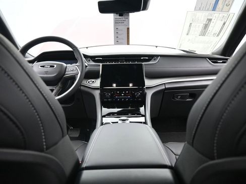 New 2025 Jeep Grand Cherokee Limited w/ Luxury Tech Group II image 24