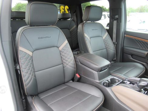 Used 2023 GMC Canyon Denali AWD/4WD image 9