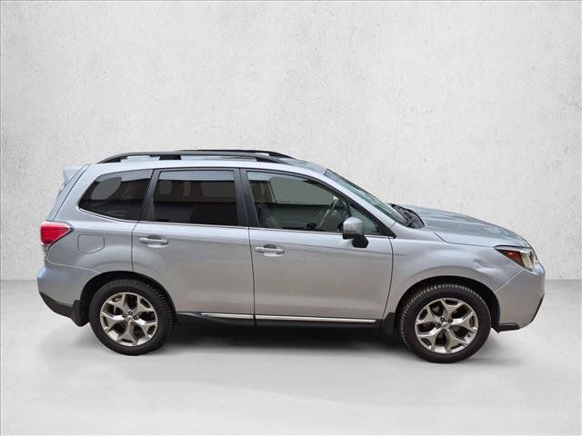 Used 2017 Subaru Forester 2.5i Touring AWD/4WD image 4