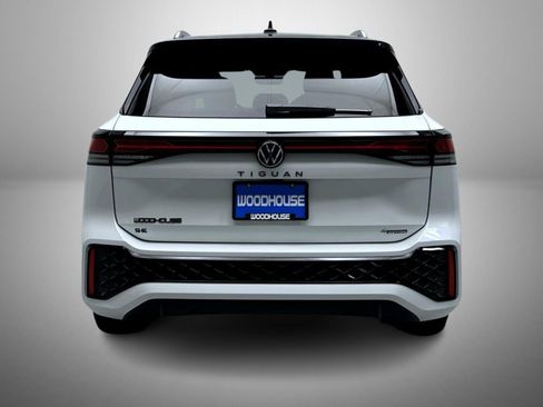 Used 2025 Volkswagen Tiguan SE R-Line AWD/4WD image 6