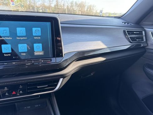 Used 2025 Volkswagen Atlas Cross Sport SE w/ Black Wheel Package AWD/4WD image 12