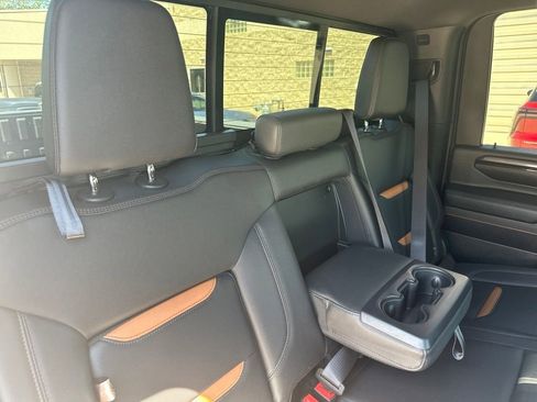 Used 2024 GMC Sierra 2500 AT4 w/ AT4 Premium Plus Package AWD/4WD image 23