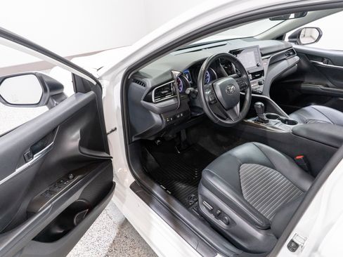 Used 2023 Toyota Camry SE FWD image 12