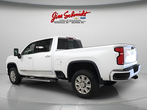 Used 2025 Chevrolet Silverado 2500 High Country AWD/4WD image 4