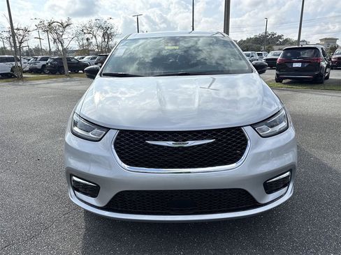 New 2026 Chrysler Pacifica Select image 8