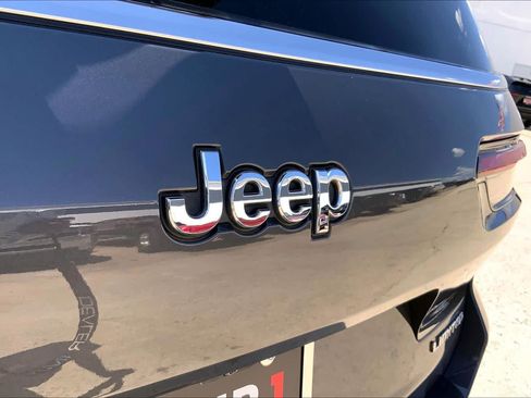 Used 2021 Jeep Grand Cherokee L Limited RWD image 31