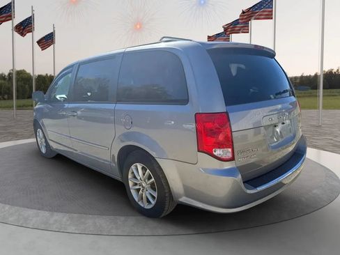 Used 2016 Dodge Grand Caravan SXT w/ UConnect Hands-Free Group FWD image 3