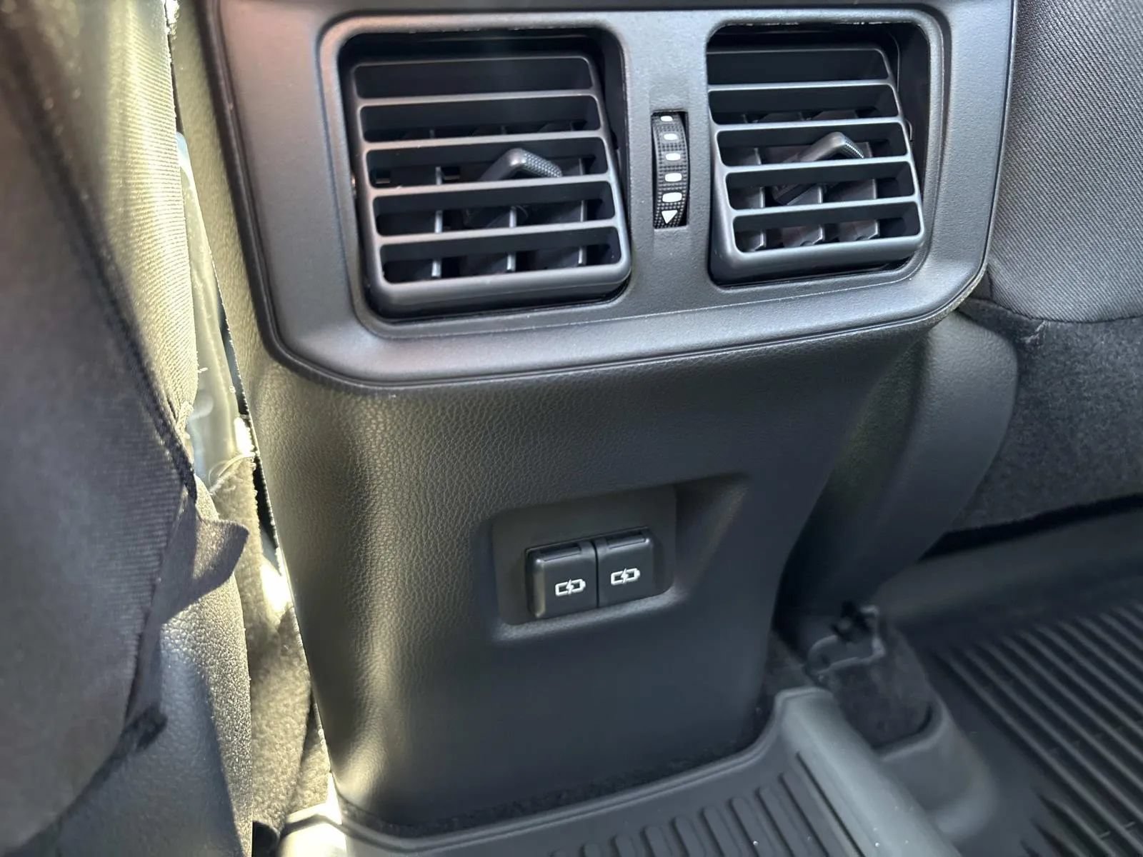 Used 2025 Toyota RAV4 XLE w/ Convenience Package AWD/4WD image 18