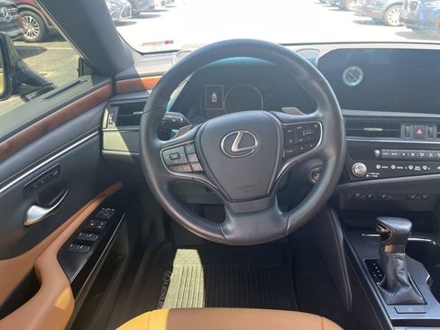 Used 2024 Lexus ES 350 w/ Premium Package FWD image 5