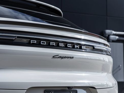 Certified 2024 Porsche Cayenne Coupe AWD/4WD image 14
